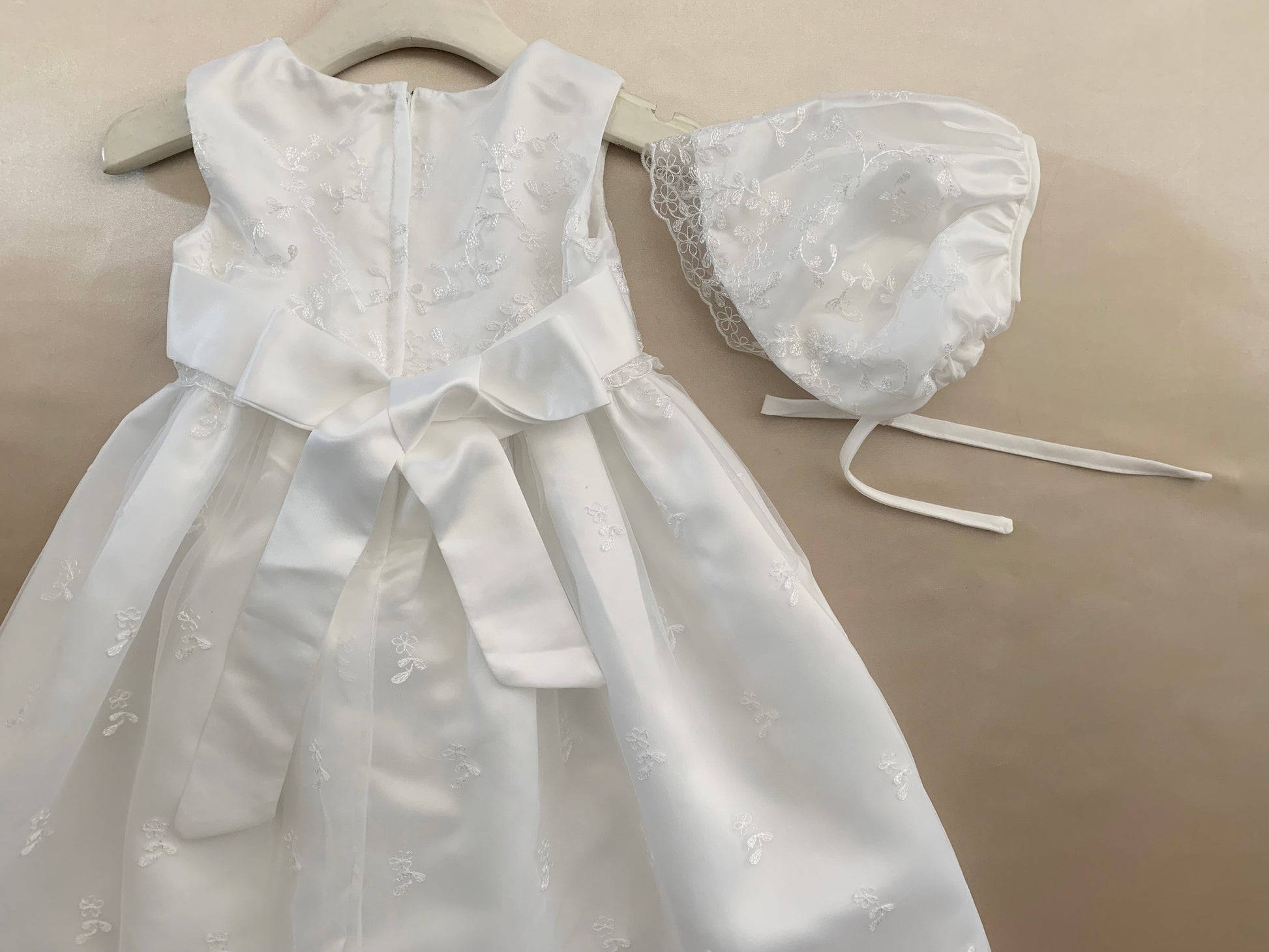 Baby Vintage Lace Dress with a Bonnet Hat | Baby Special Occasion Baptism Christening dress back