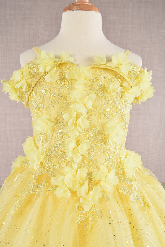 Front zoom view of a yellow 3D floral applique embellished glitter embroidery mesh mini quinceañera 3 años kid dress