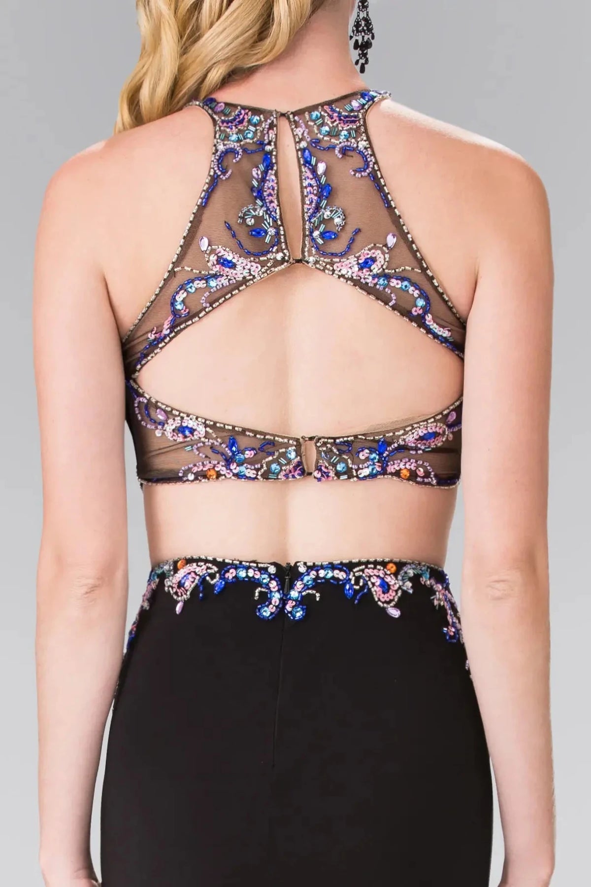 Mermaid shaping defines the skirt of the Black prom evening dress.