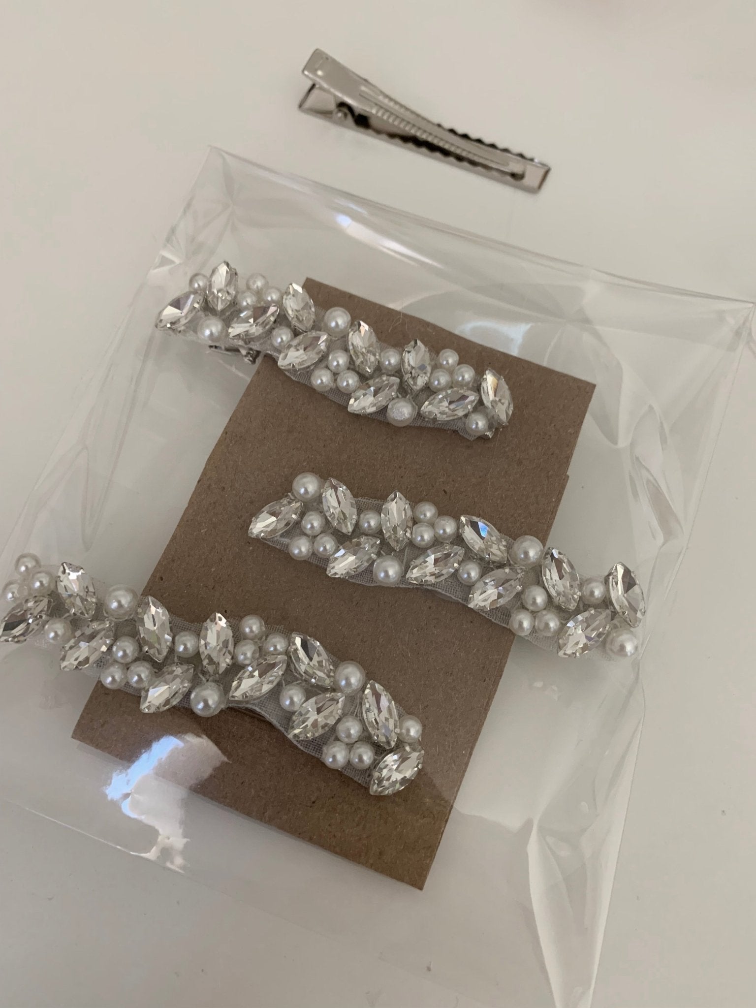 Silver pearl rhinestone flower girl hair clip.