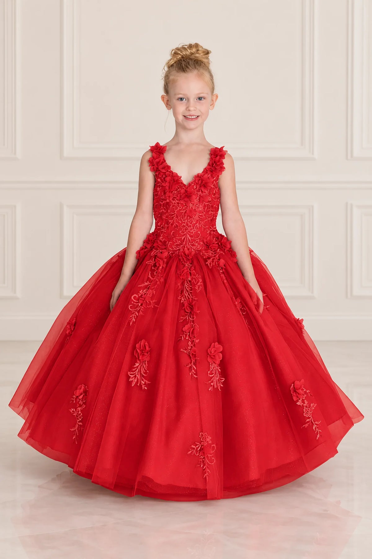 Double straps frame the embroidered V-neck bodice of this Red mini quinceañera gown with floral tulle skirt.