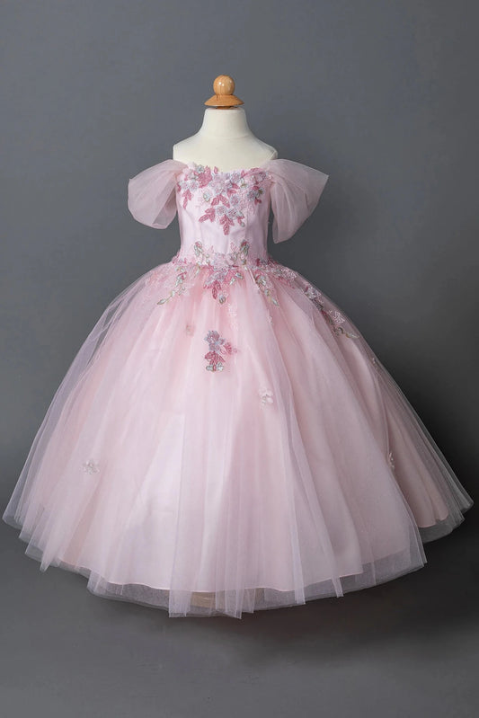 Framed by a full skirt, the Pink mini quinceañera dress shows dramatic bow sleeves surrounding a floral embroidered bodice.
