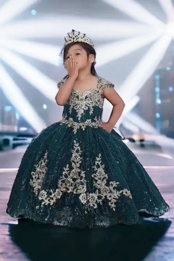 Front view of glamorous emerald green mini quince dress with glitter embroidery bodice, beaded sleeves, and voluminous layered skirt.