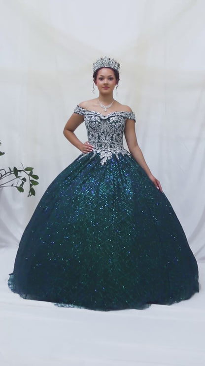 Video of Emerald Green Quinceañera Dress with Glitter Sequins, Sparkling Bodice and Layered Elegant Tulle Skirt