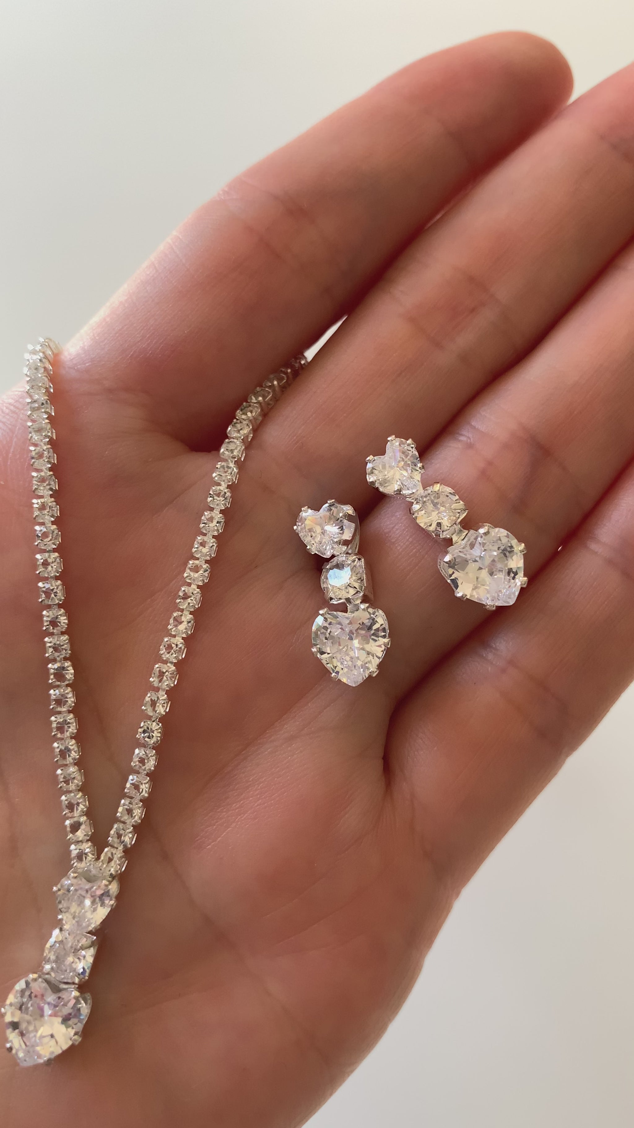 video showing the necklace