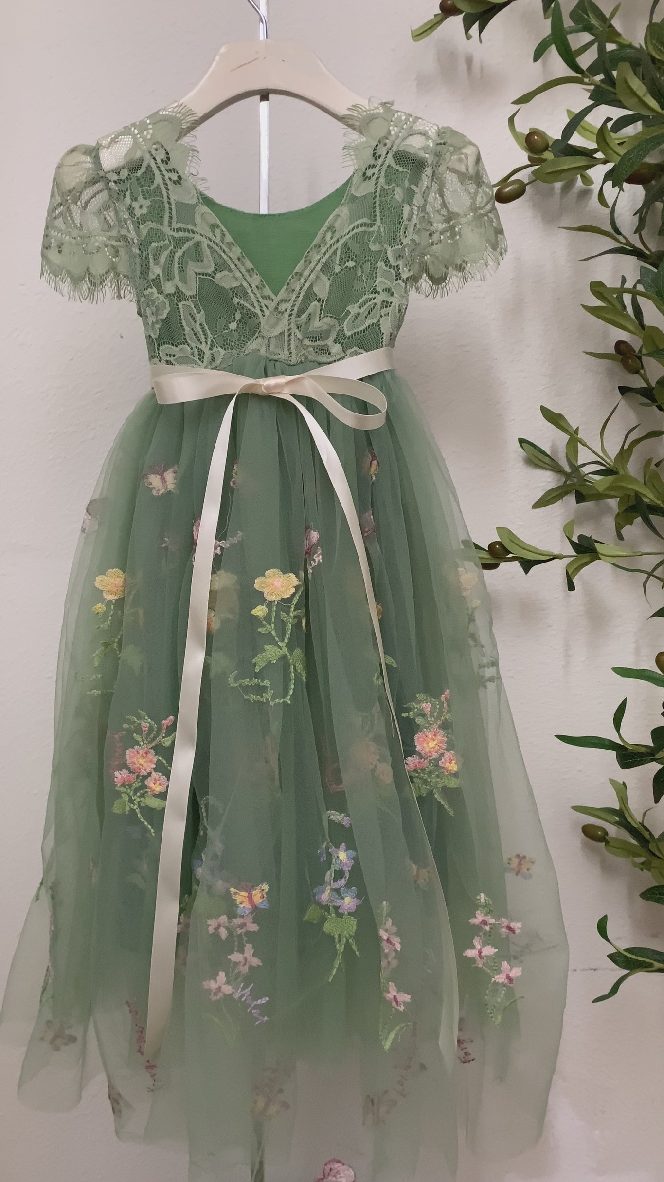 sage boho dress Flower Girl Lace Bodice V-Back Butterfly Tulle 3-4 / Sage Color:Floral Brick Red White exotic-c Styled with the Ballet Pippa Middleton Is the