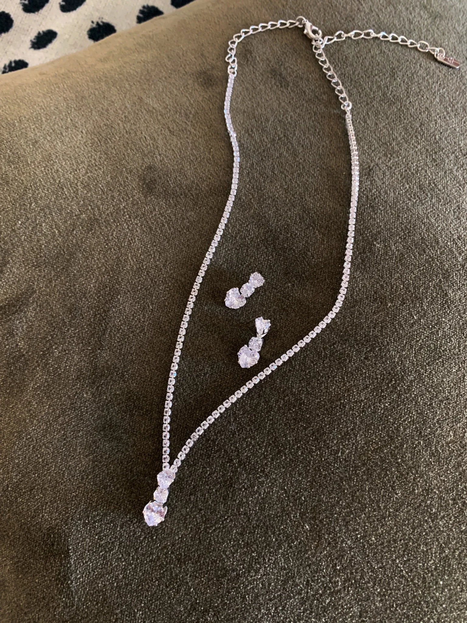 Silver rhinestone heart quinceañera and everyday women's necklace and earrings set.