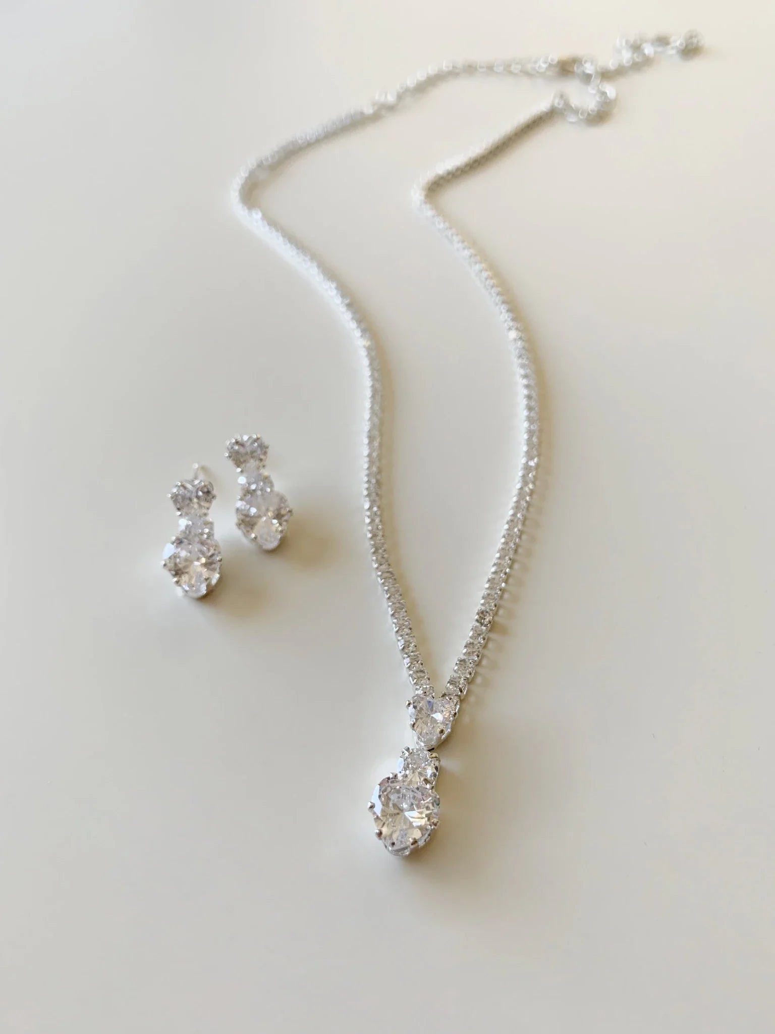 Silver rhinestone heart quinceañera and everyday women's necklace and earrings set.