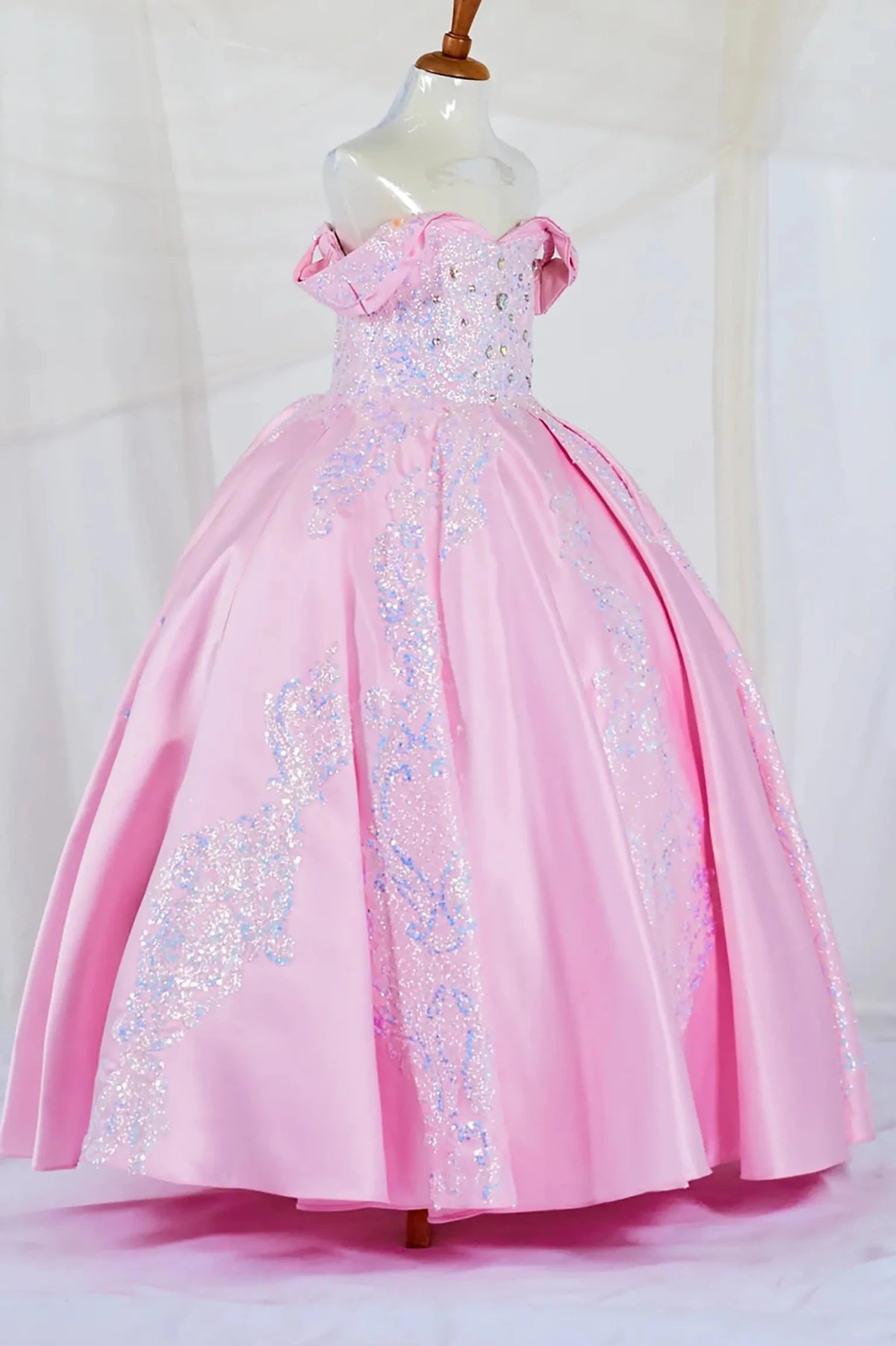 Pink fully satin mini quince dress with floral embroidery and glittered tulle skirt.