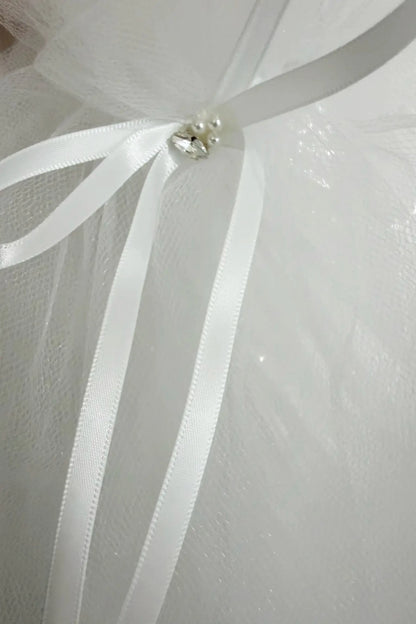 in the middle of veil bow ribbon shows rhinestone and the pearls